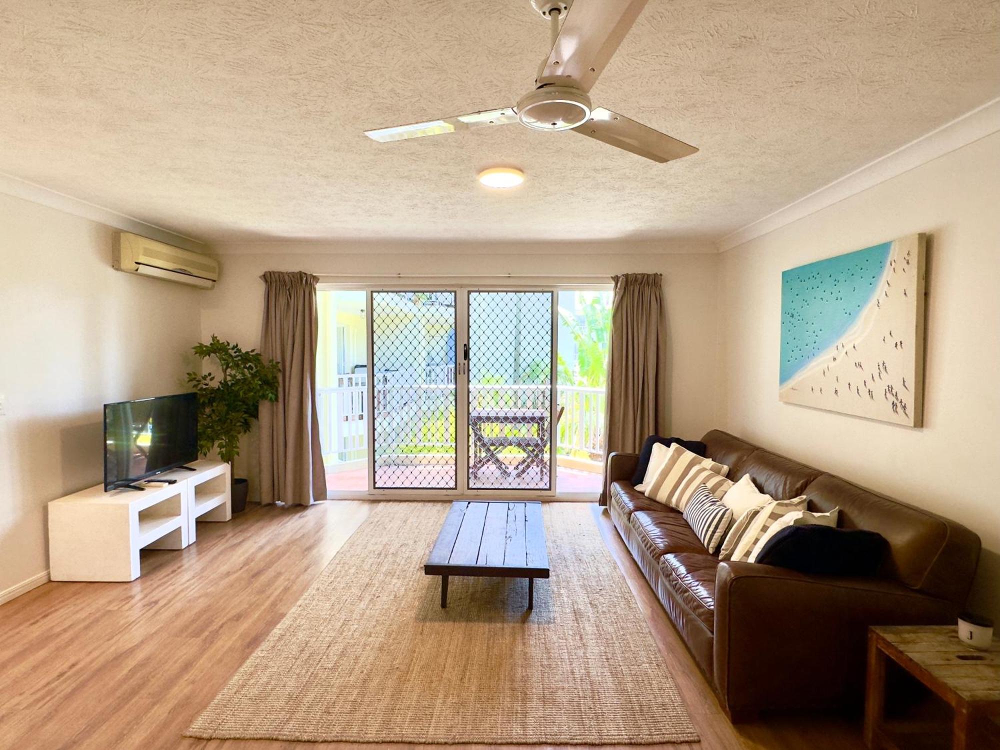 Surfers Tradewinds Hotel โกลด์โคสต์ ภายนอก รูปภาพ